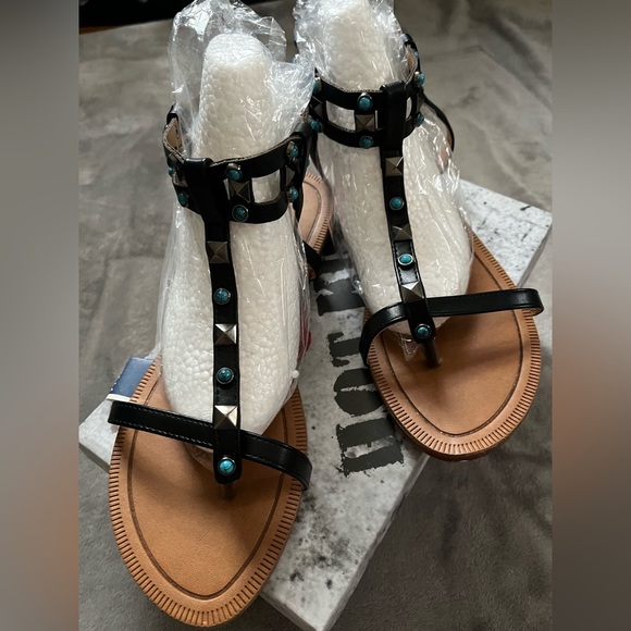 Hot Kiss Black Beaded and Studded Flat Sandals New with Box - Picture 7 of 16